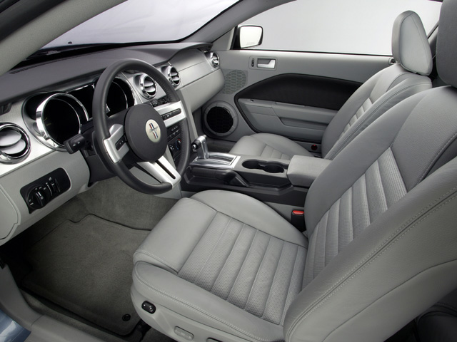 2003 ford mustang v6 interior