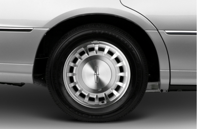 2001 Lincoln Town Car