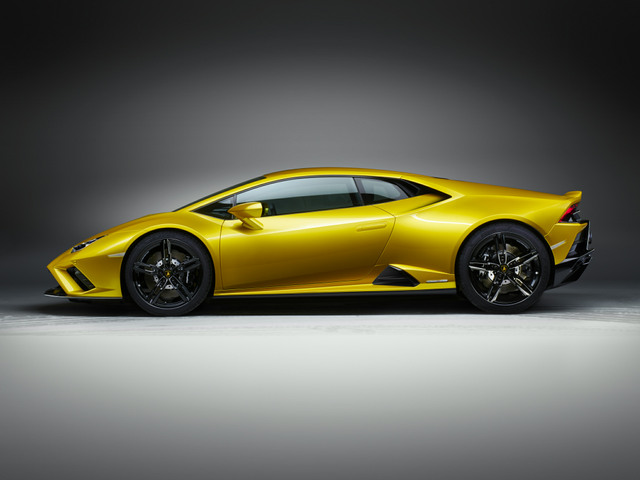 2021 Lamborghini Huracan Evo Specs Price Mpg Reviews Cars Com