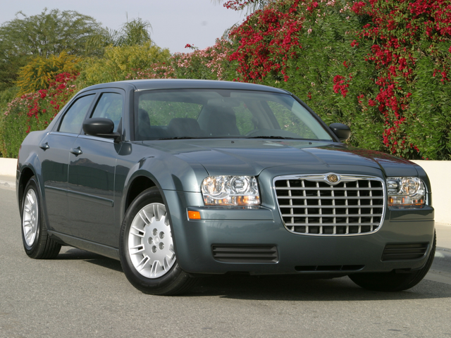 2007 Chrysler 300 Specs, Price, MPG & Reviews