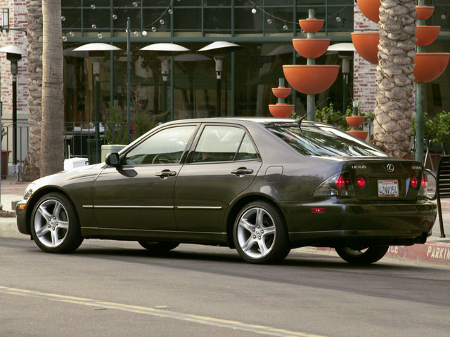 2005 Lexus IS 300 Specs, Price, MPG & Reviews | Cars.com