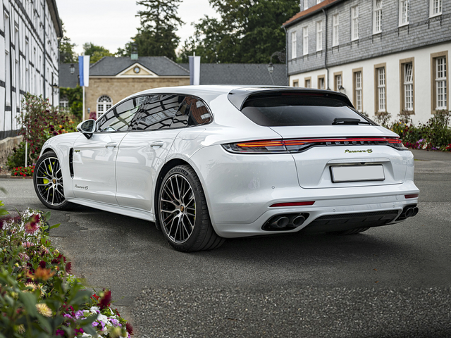 2022 Porsche Panamera E-Hybrid Sport Turismo