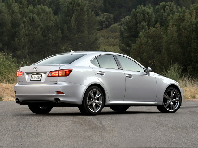 Lexus is 250 2010