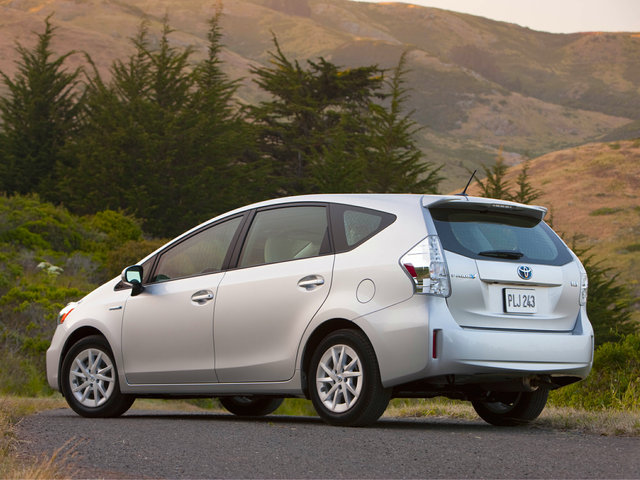 12 Toyota Prius V Specs Price Mpg Reviews Cars Com