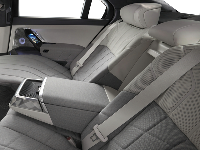 2025 BMW i7
