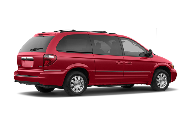 2005 Chrysler Town & Country Specs, Price, MPG & Reviews 