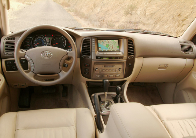 2004 Toyota Land Cruiser Specs, Price, MPG & Reviews | Cars.com