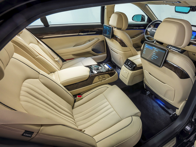 2017 Genesis G90