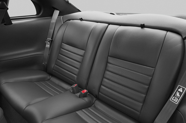 2003 ford mustang v6 interior