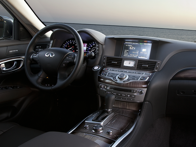 2012 INFINITI M56