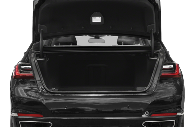 2022 BMW 745e