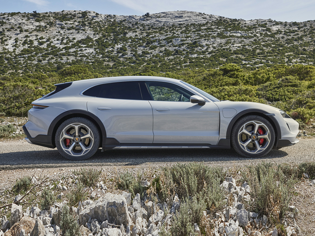 2022 Porsche Taycan Cross Turismo