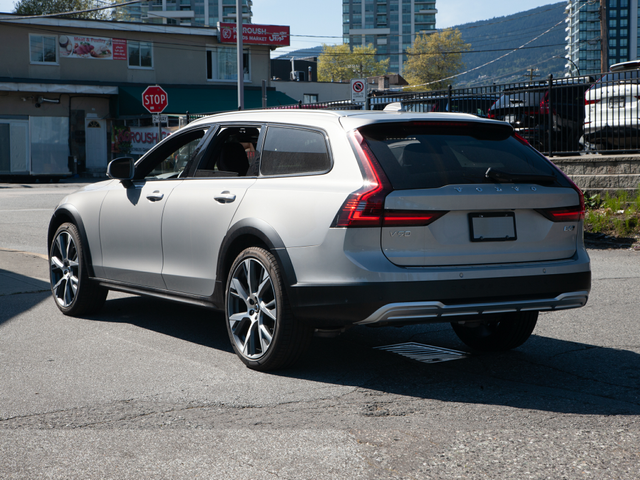 2023 Volvo V90 Cross Country