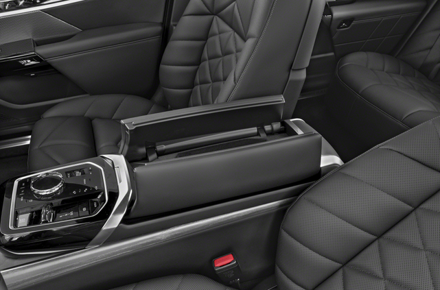2025 BMW 740