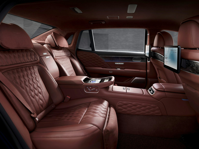 2023 Genesis G90