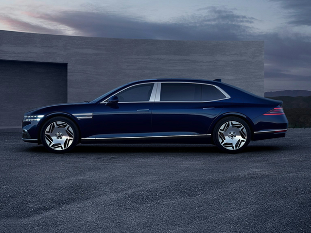 2023 Genesis G90