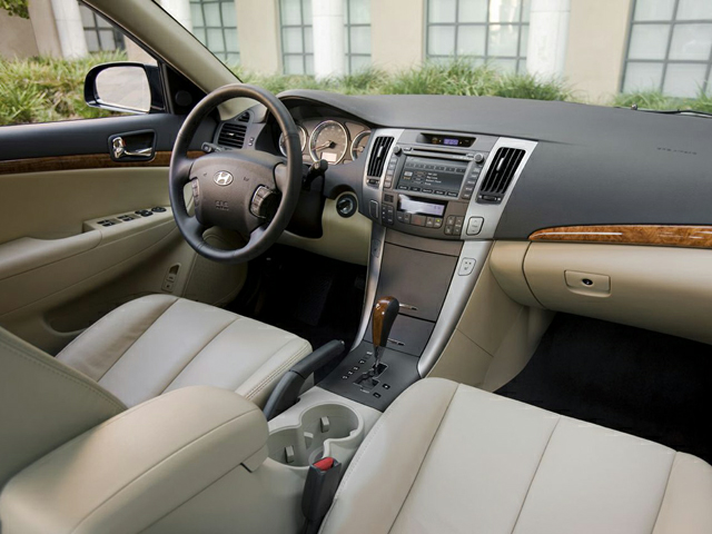 2010 Hyundai Sonata Specs Price MPG  Reviews  Carscom