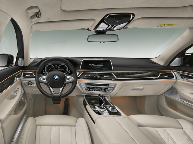 2016 BMW 750