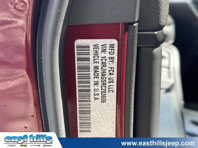 used 2024 Jeep Grand Cherokee car, priced at $32,174