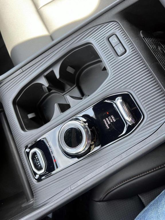 new 2026 Jeep Cherokee car, priced at $44,180