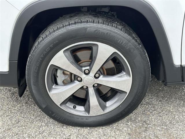 used 2019 Jeep Cherokee car, priced at $16,495