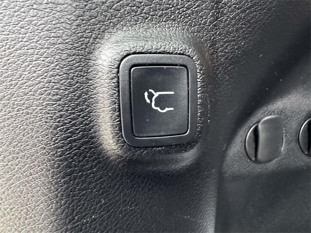 used 2019 Jeep Cherokee car, priced at $16,495