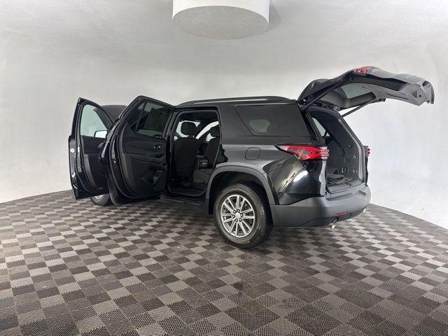 used 2023 Chevrolet Traverse car, priced at $21,700