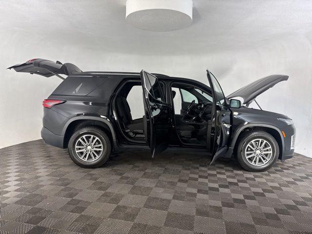used 2023 Chevrolet Traverse car, priced at $21,700
