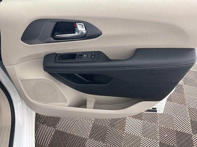 used 2023 Chrysler Pacifica car, priced at $22,487