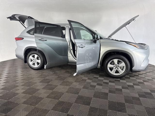 used 2023 Toyota Highlander car, priced at $32,600