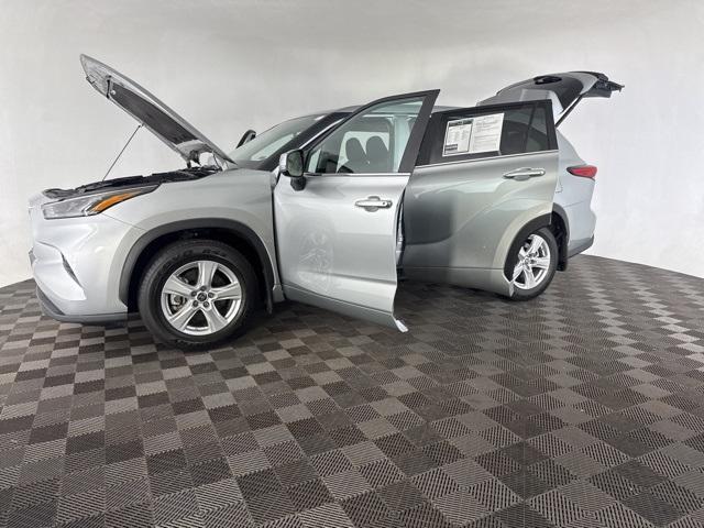 used 2023 Toyota Highlander car, priced at $32,600