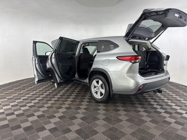 used 2023 Toyota Highlander car, priced at $32,600