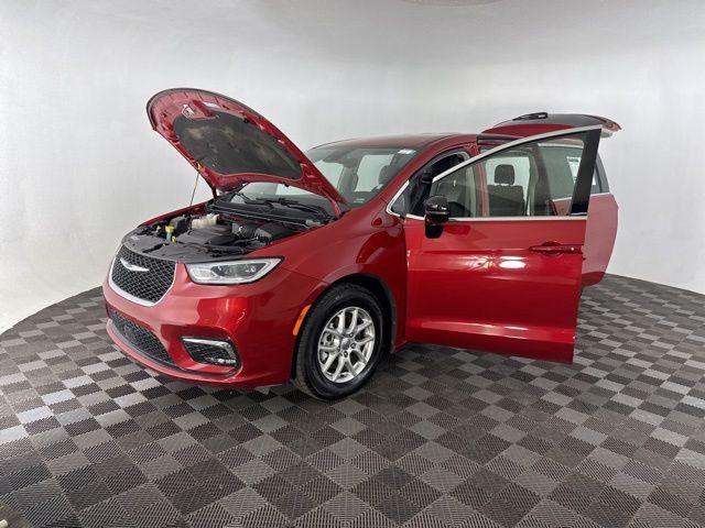 used 2024 Chrysler Pacifica car, priced at $26,200