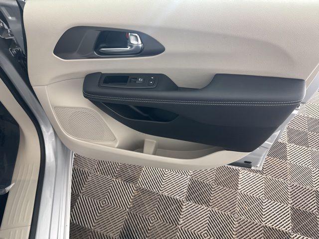 used 2024 Chrysler Pacifica car, priced at $25,700