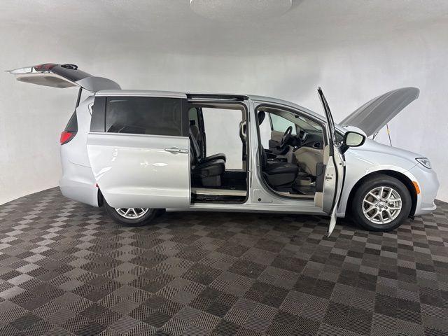 used 2024 Chrysler Pacifica car, priced at $25,700