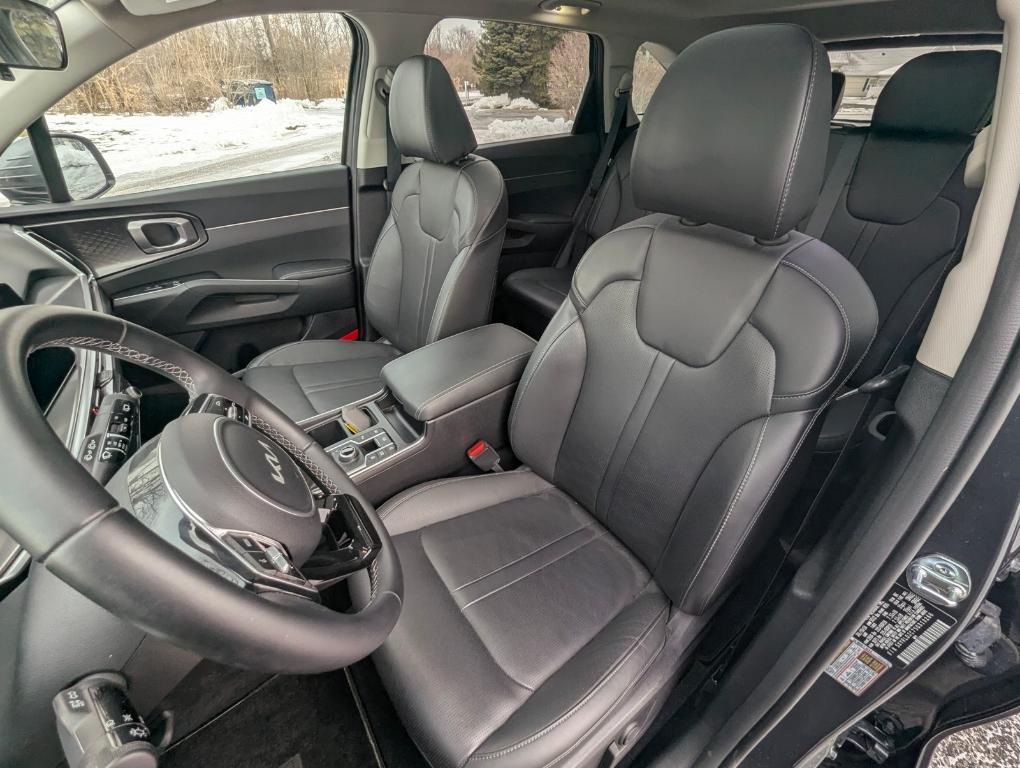 used 2025 Kia Sorento car, priced at $31,398