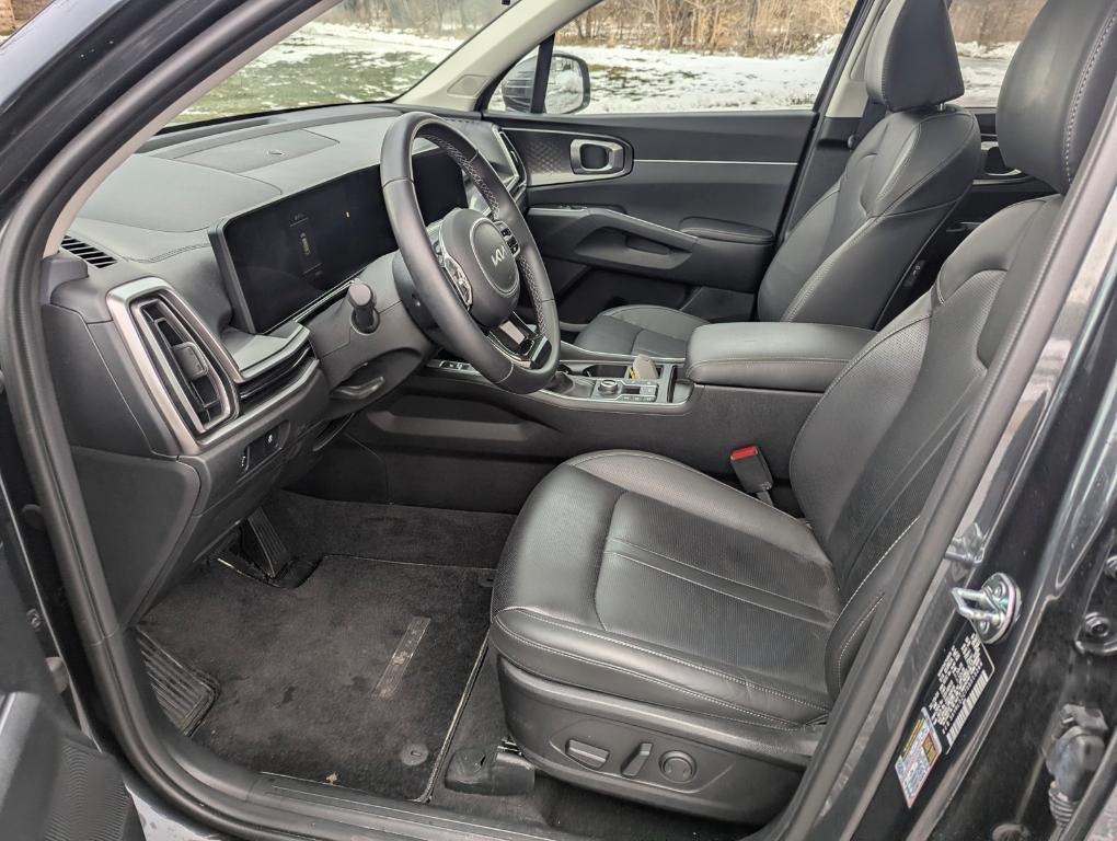 used 2025 Kia Sorento car, priced at $31,398
