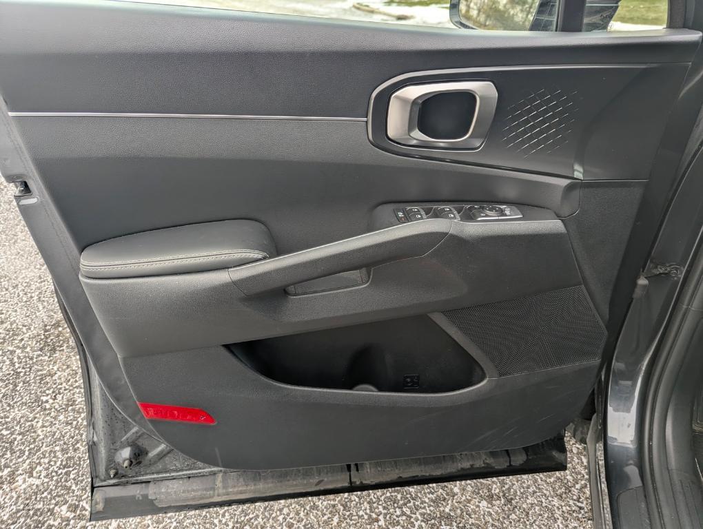 used 2025 Kia Sorento car, priced at $31,398