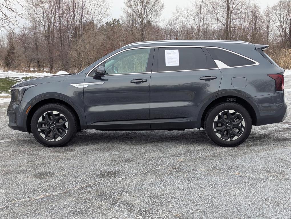 used 2025 Kia Sorento car, priced at $31,398