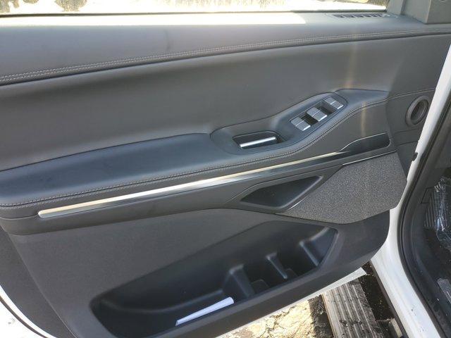 new 2025 Lincoln Navigator car, priced at $98,357