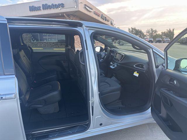 new 2026 Chrysler Pacifica car, priced at $40,500