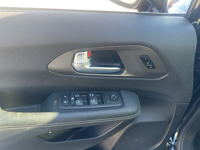 used 2025 Chrysler Pacifica Hybrid car, priced at $35,588