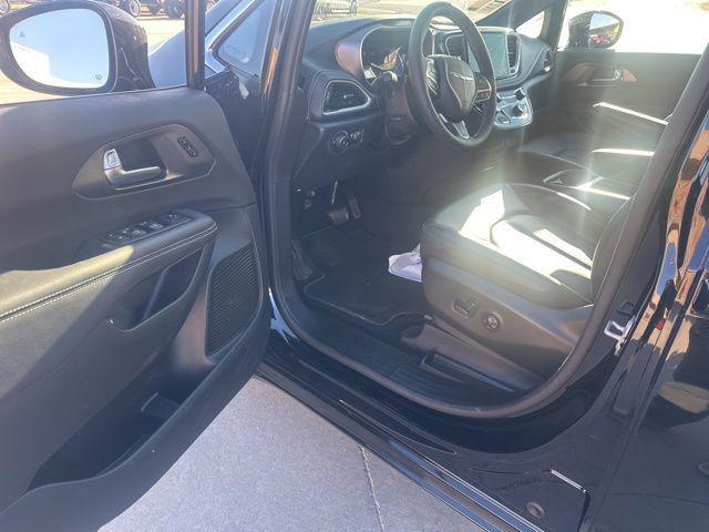 used 2025 Chrysler Pacifica Hybrid car, priced at $35,588