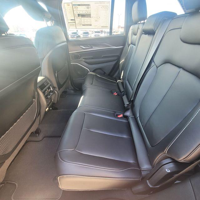 new 2026 Jeep Grand Cherokee car, priced at $41,915