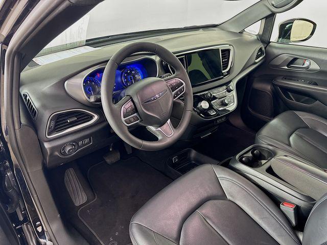 used 2025 Chrysler Pacifica car, priced at $29,869