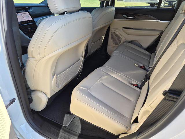 new 2025 Jeep Grand Cherokee car, priced at $38,489