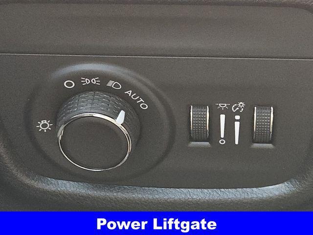 new 2025 Jeep Grand Cherokee car, priced at $37,000