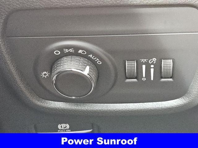 new 2025 Jeep Grand Cherokee car, priced at $37,750