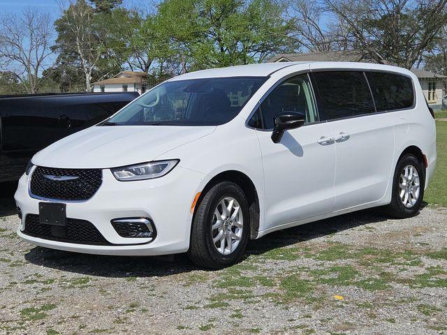 used 2024 Chrysler Pacifica car, priced at $27,250