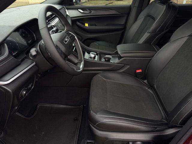 new 2025 Jeep Grand Cherokee car, priced at $40,366